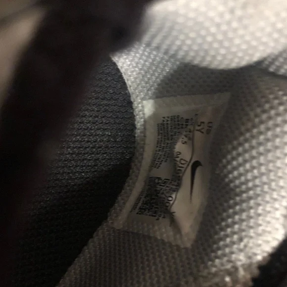 Nike Future Field Kids' cleats in Light Smoke Grey and Black size 5Y - Picture 6 of 6